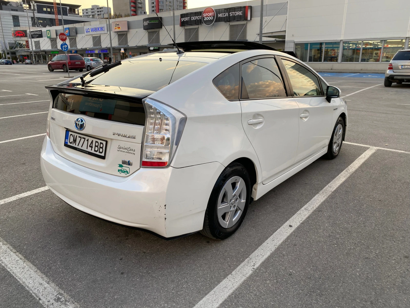 Toyota Prius БЯЛА ПЕРЛА* ГАЗ с OBD* СОЛАР* CarPlay* НОВИ ГУМИ*  - изображение 3