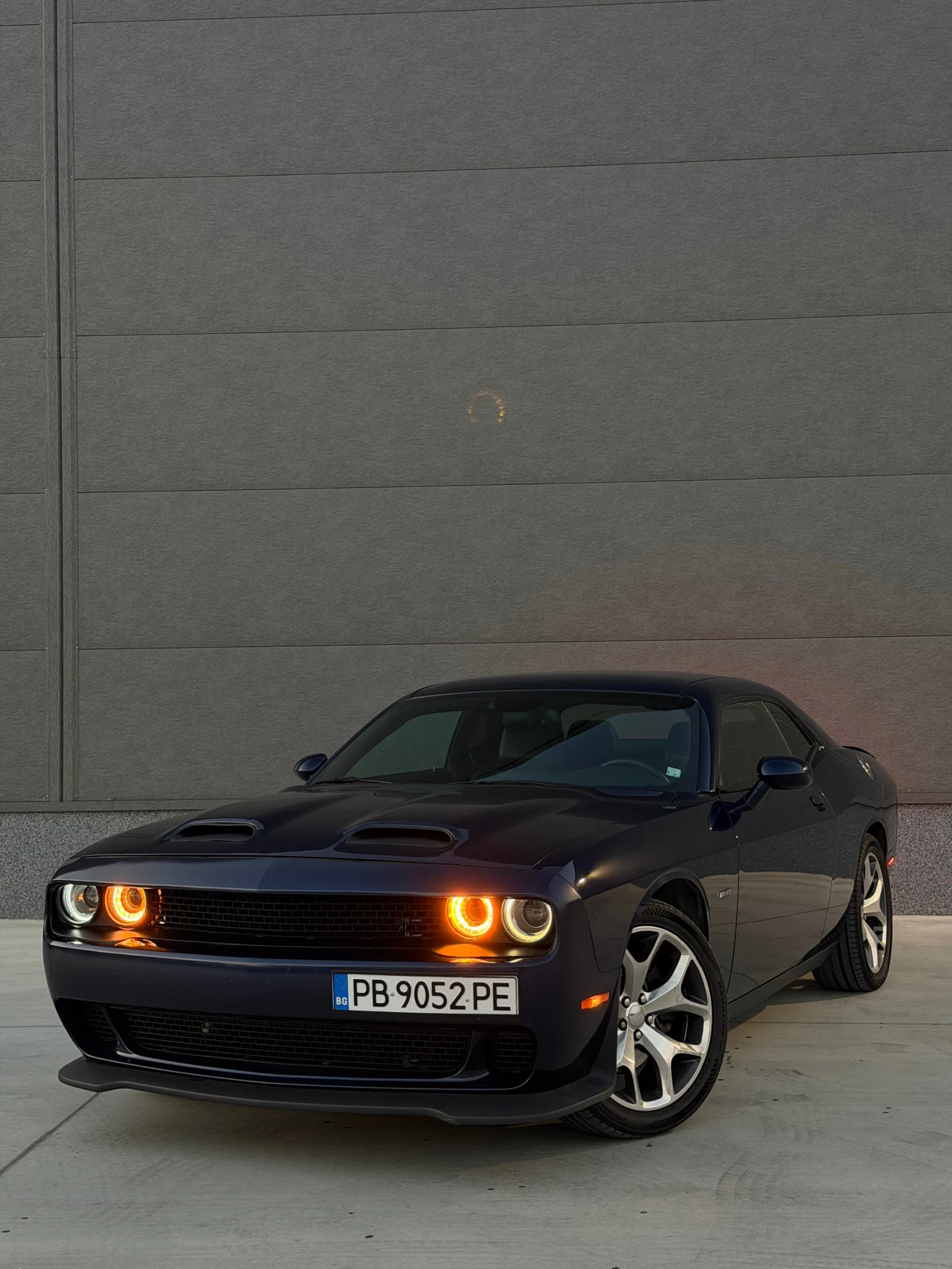 Dodge Challenger 5.7 HEMI RT/SRT* ОБДУХ* ПОДГРЕВ* ALPINESOUND* , снимка 3 - Автомобили и джипове - 55506743