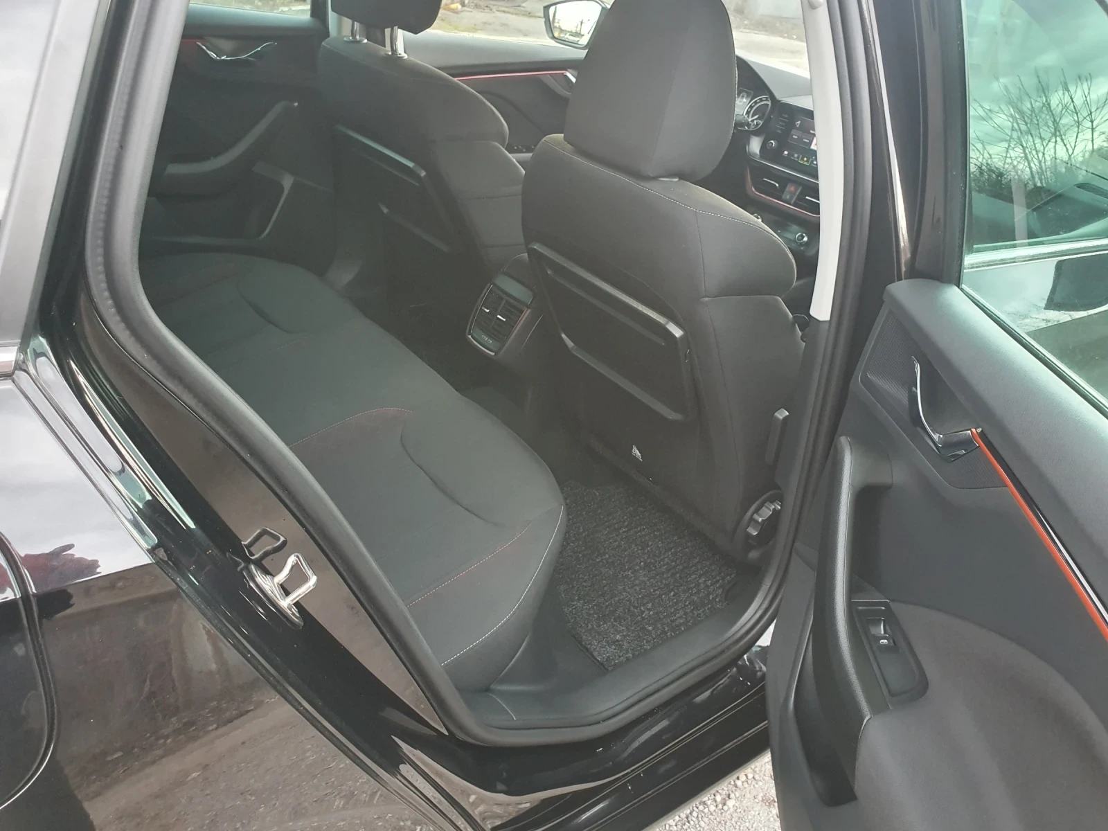 Skoda Scala 1.0TSI FULL LED CAR PLAY KEYLESS - изображение 10