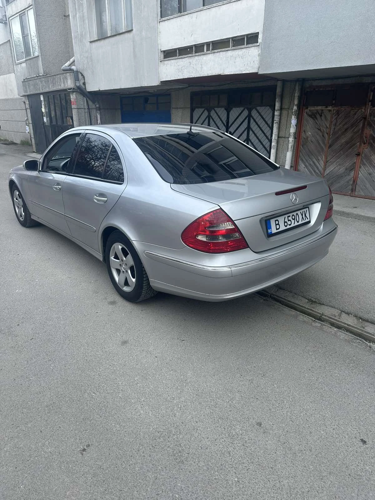 Mercedes-Benz E 270 Avangarde, снимка 10 - Автомобили и джипове - 53890634