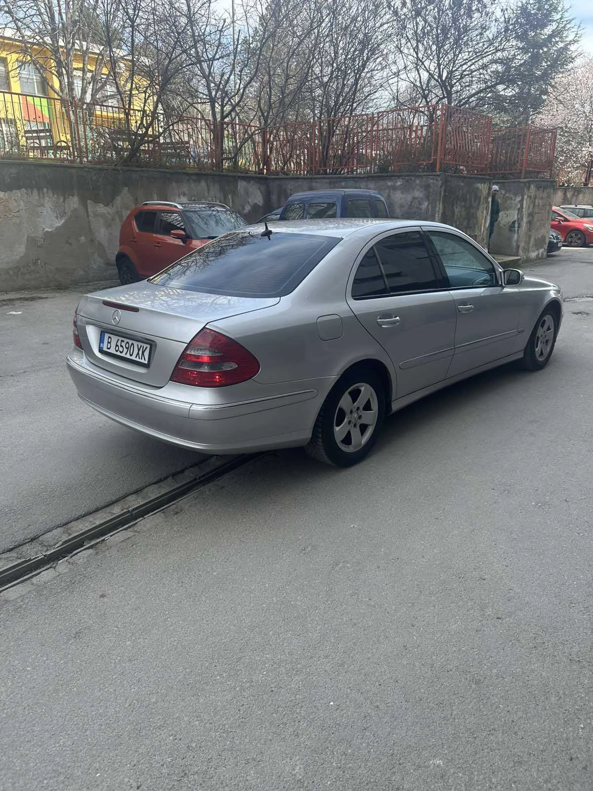 Mercedes-Benz E 270 Avangarde, снимка 9 - Автомобили и джипове - 53890634