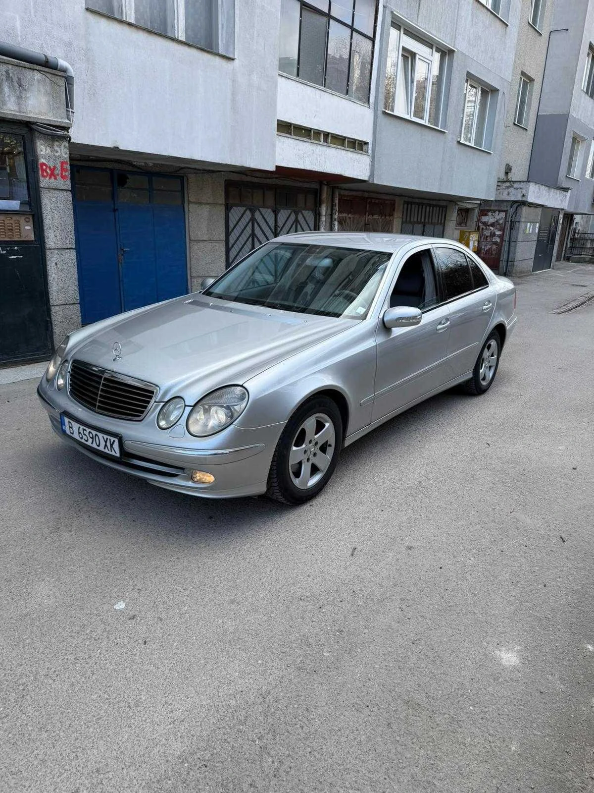 Mercedes-Benz E 270 Avangarde, снимка 3 - Автомобили и джипове - 53890634