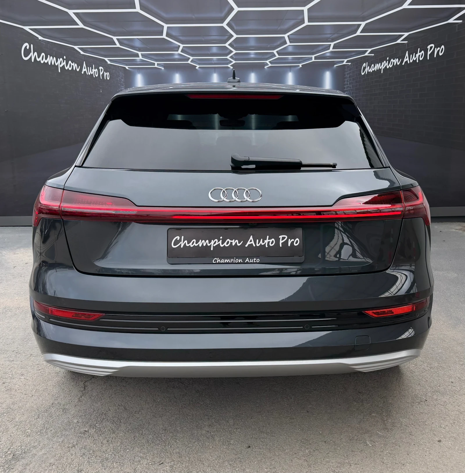 Audi E-Tron S-Line HUD/KAM/PANO/B&O, снимка 4 - Автомобили и джипове - 53995768