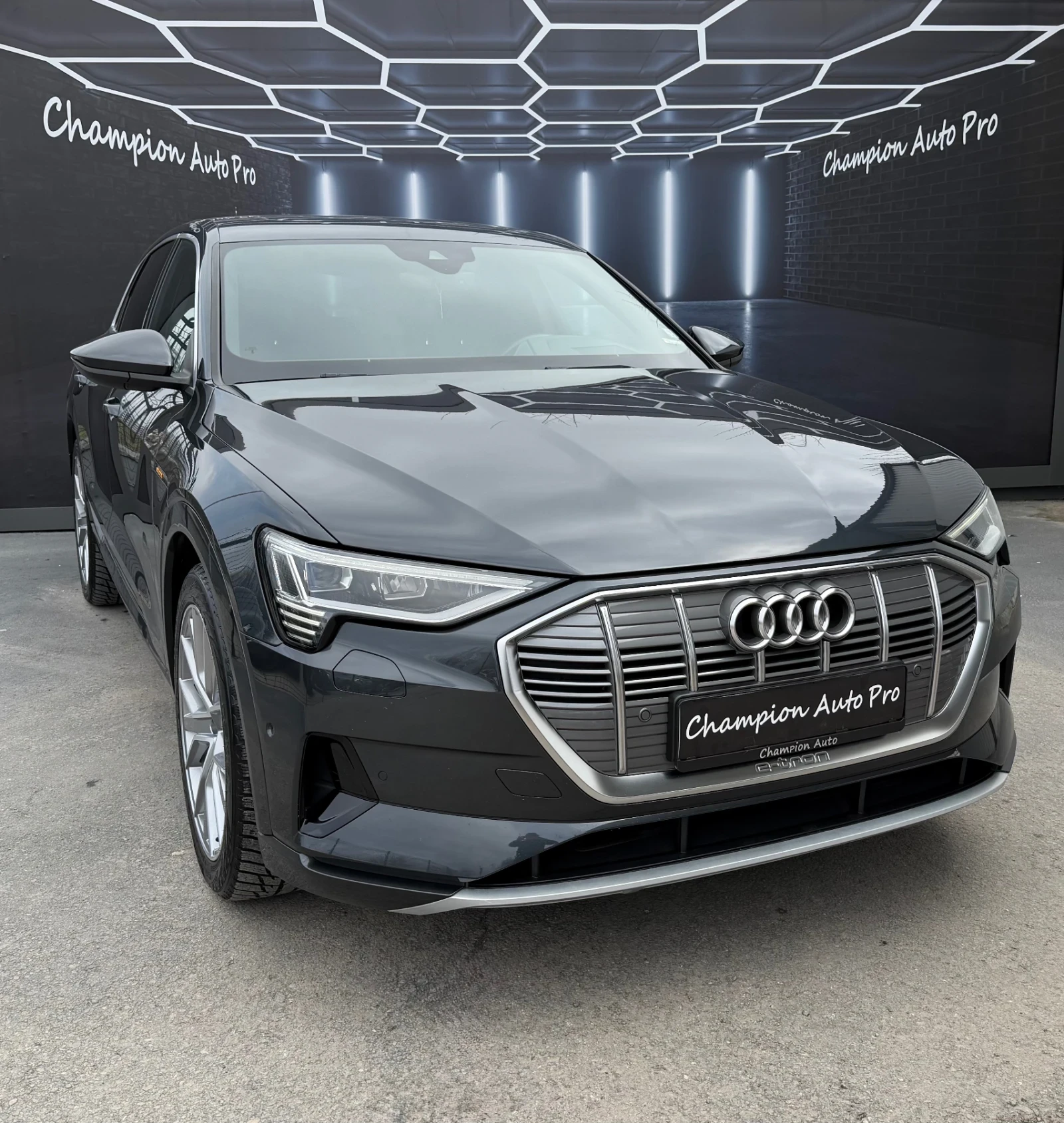 Audi E-Tron S-Line HUD/KAM/PANO/B&O, снимка 2 - Автомобили и джипове - 53995768