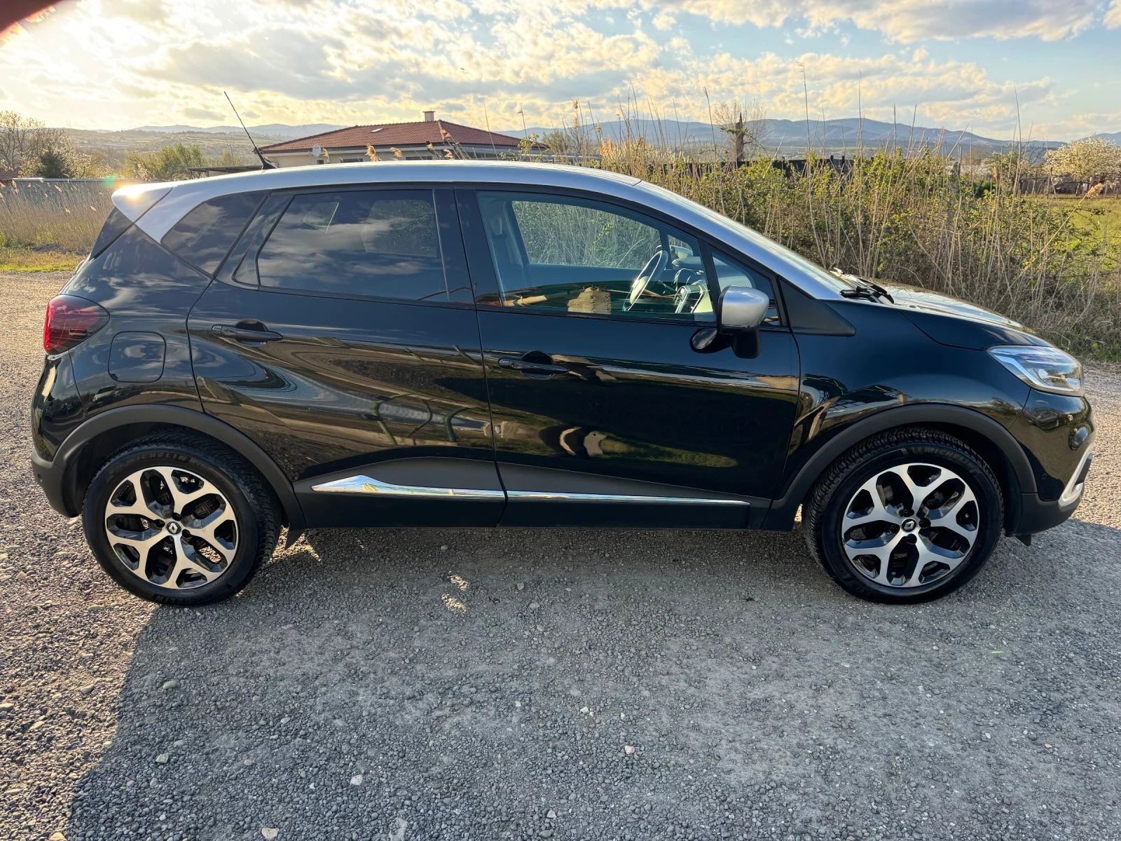 Renault Captur TCe 120 * BOSE* AUTOMAT* FULL* , снимка 4 - Автомобили и джипове - 54150734