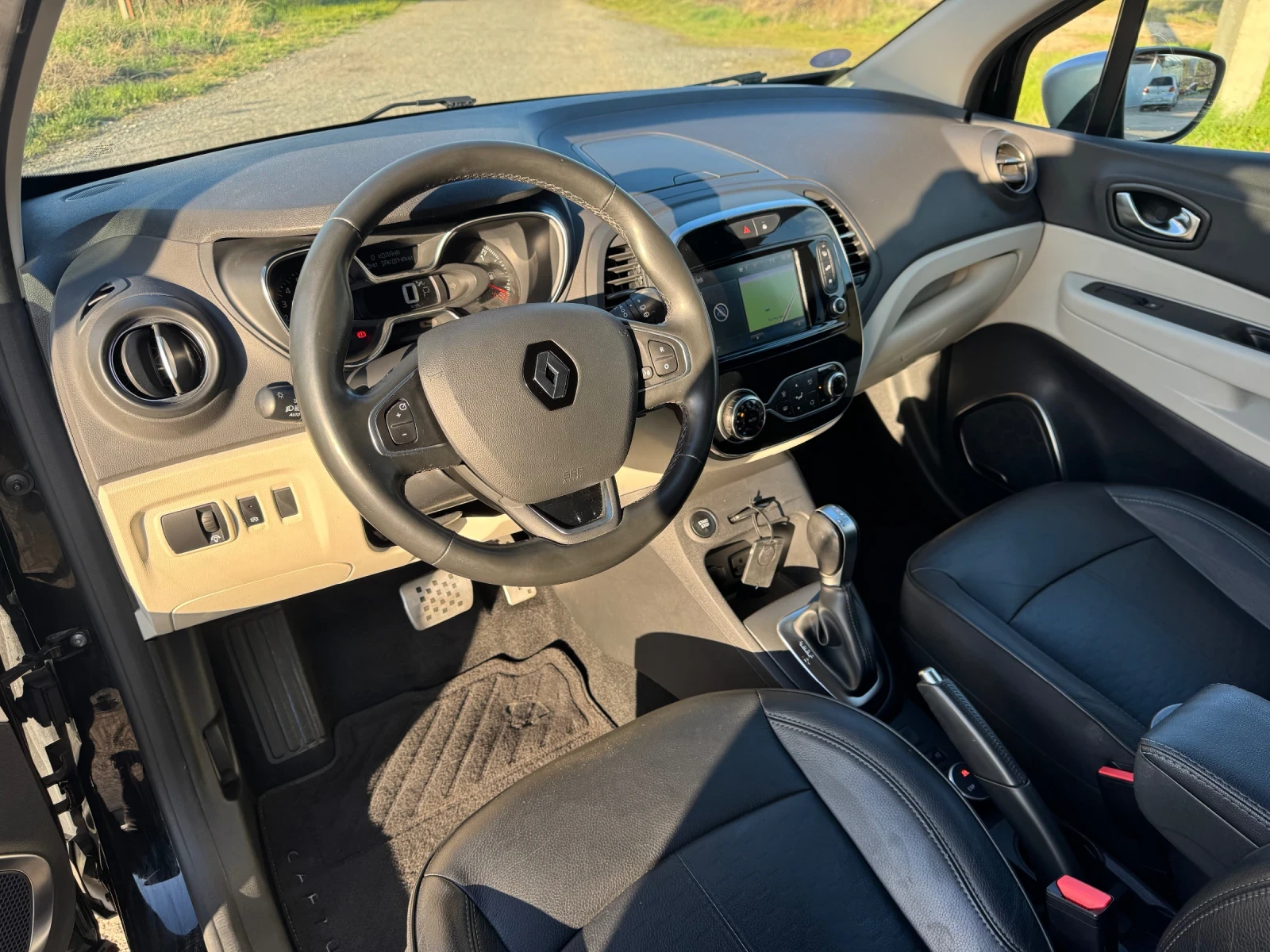 Renault Captur TCe 120 * BOSE* AUTOMAT* FULL* , снимка 8 - Автомобили и джипове - 54150734
