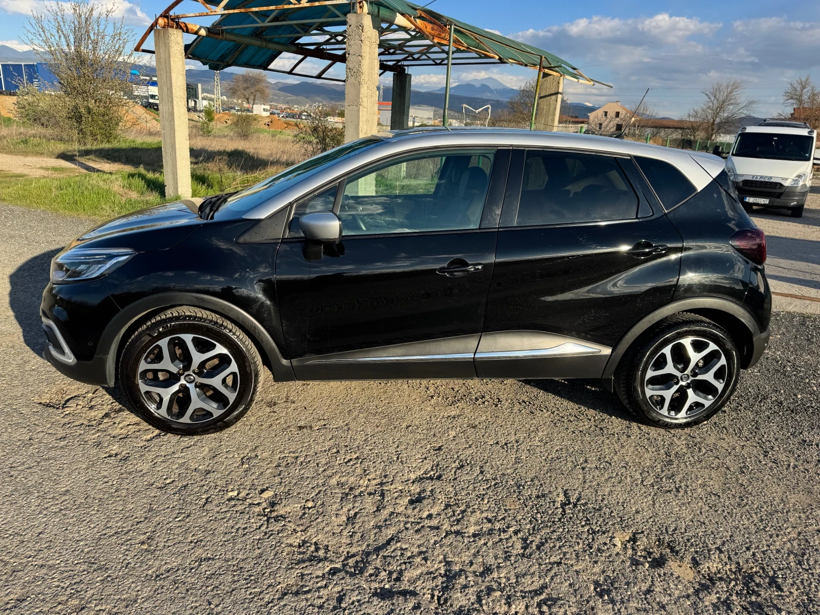 Renault Captur TCe 120 * BOSE* AUTOMAT* FULL* , снимка 7 - Автомобили и джипове - 54150734