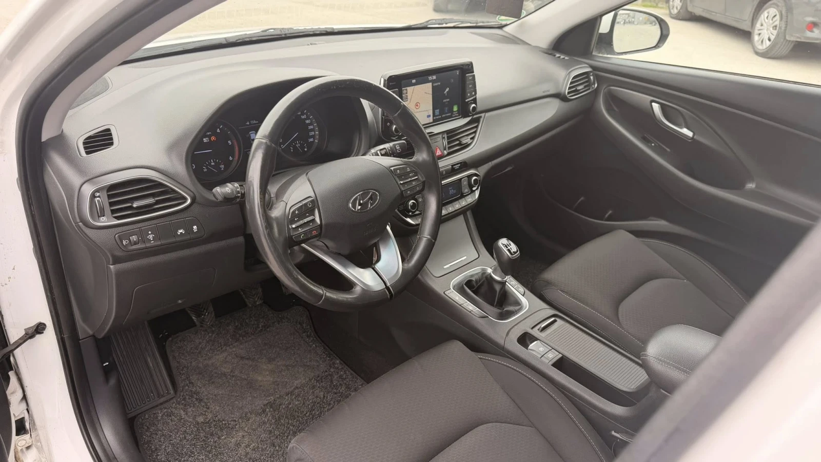 Hyundai I30 1.6 CRDI 110 к.с, снимка 11 - Автомобили и джипове - 54477705