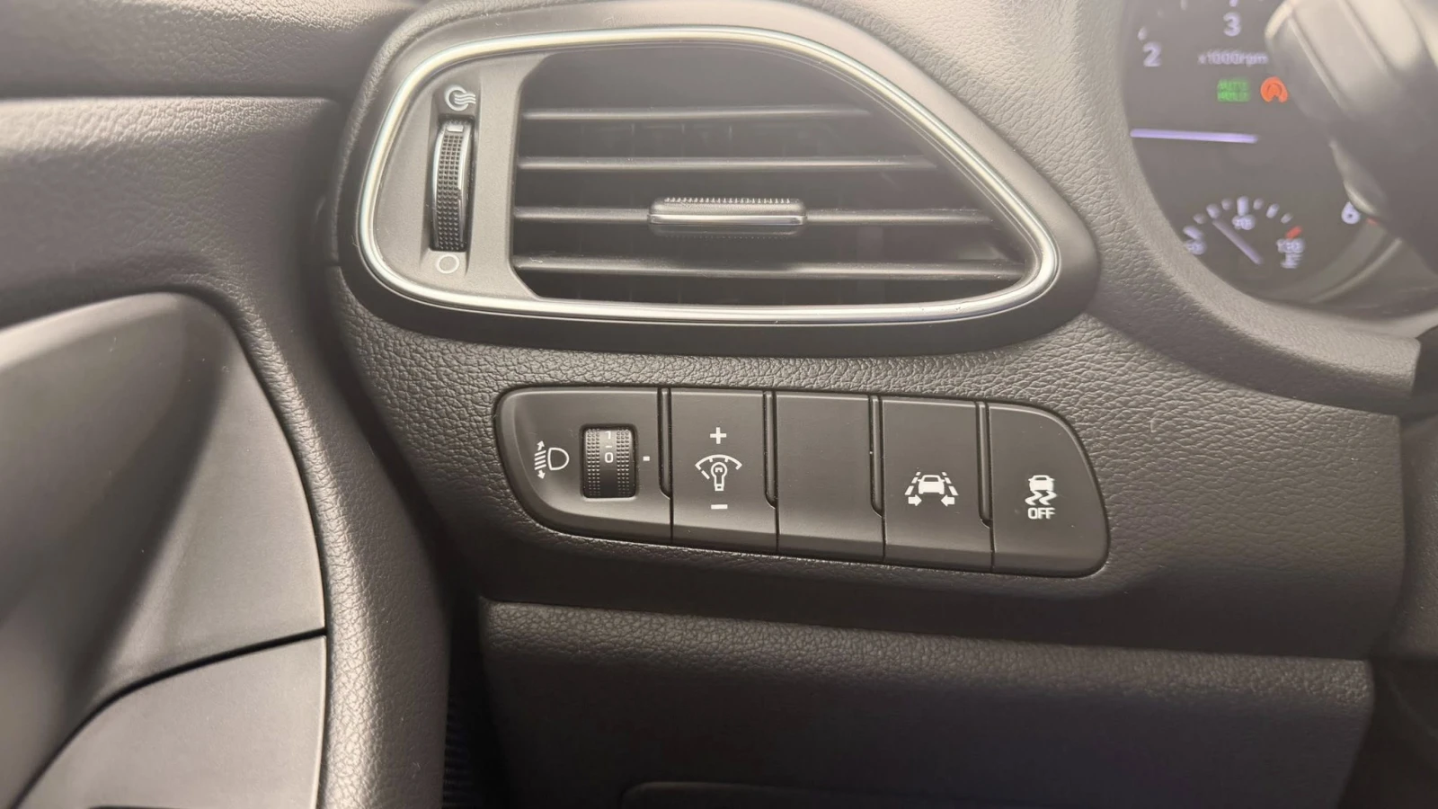 Hyundai I30 1.6 CRDI 110 к.с, снимка 13 - Автомобили и джипове - 54477705