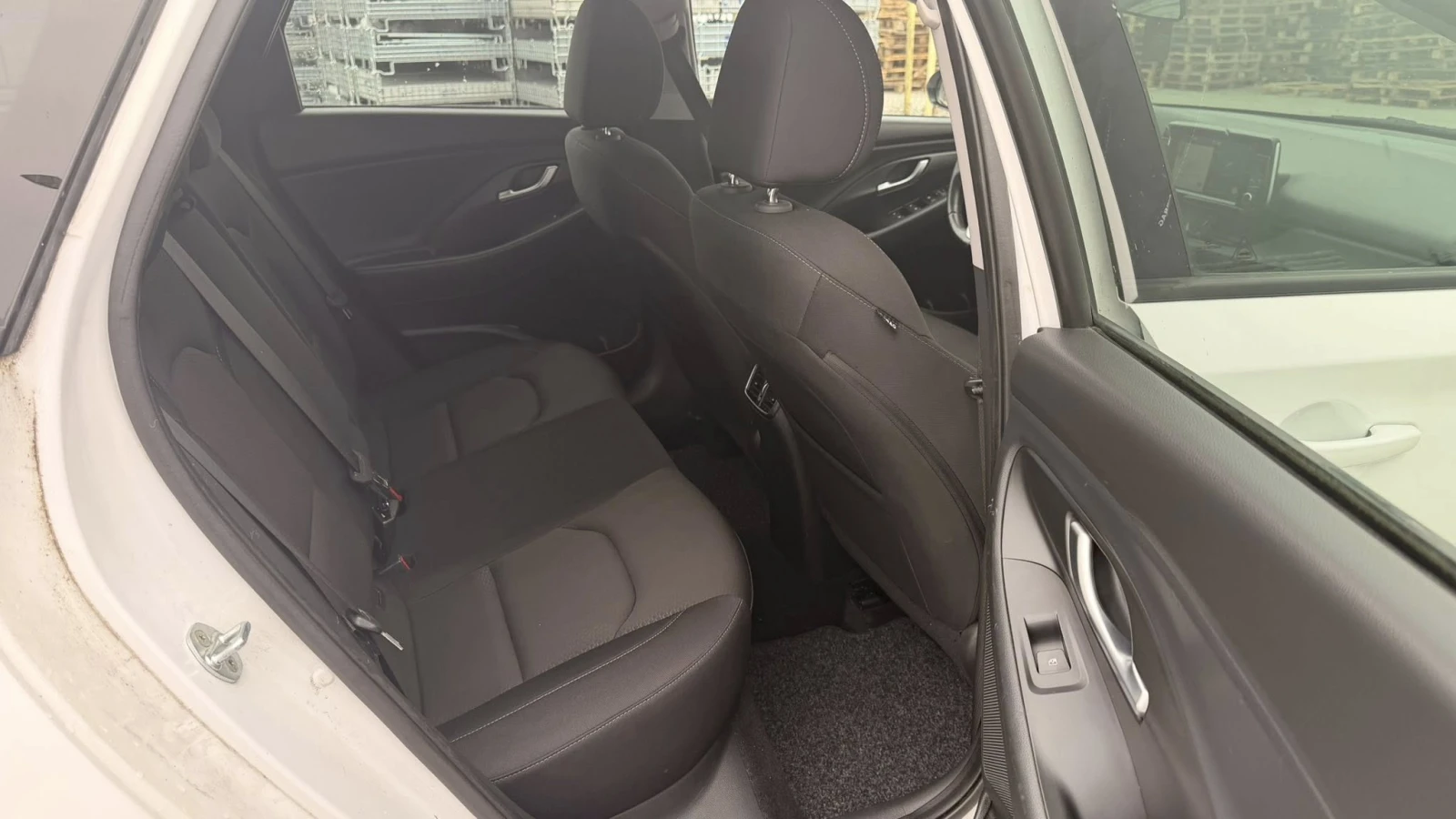 Hyundai I30 1.6 CRDI 110 к.с, снимка 12 - Автомобили и джипове - 54477705