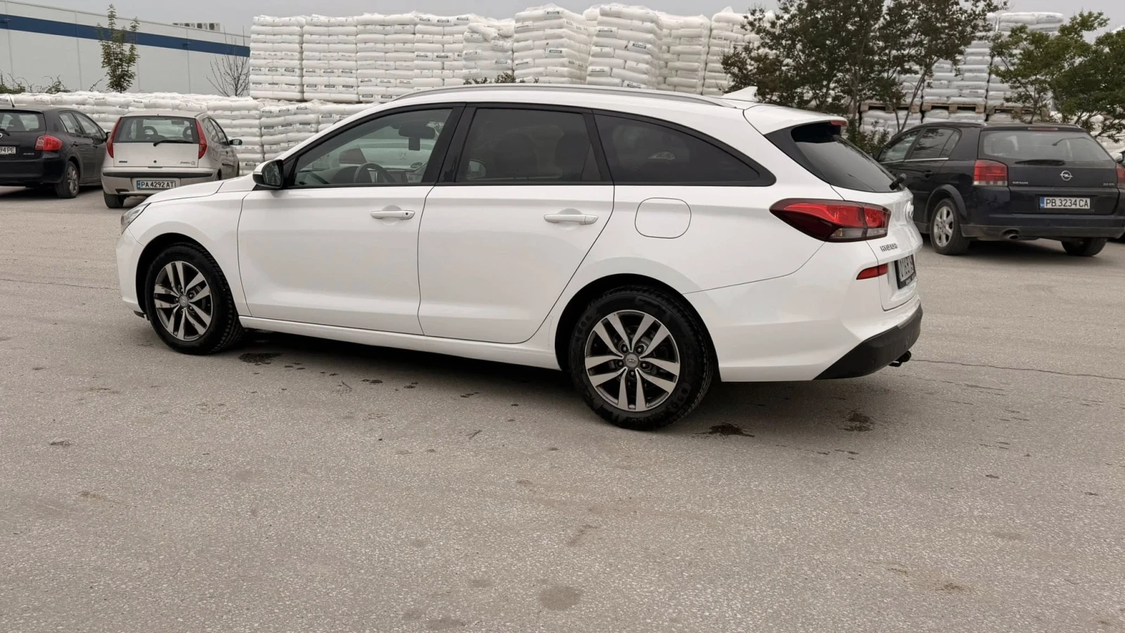Hyundai I30 1.6 CRDI 110 к.с, снимка 8 - Автомобили и джипове - 54477705