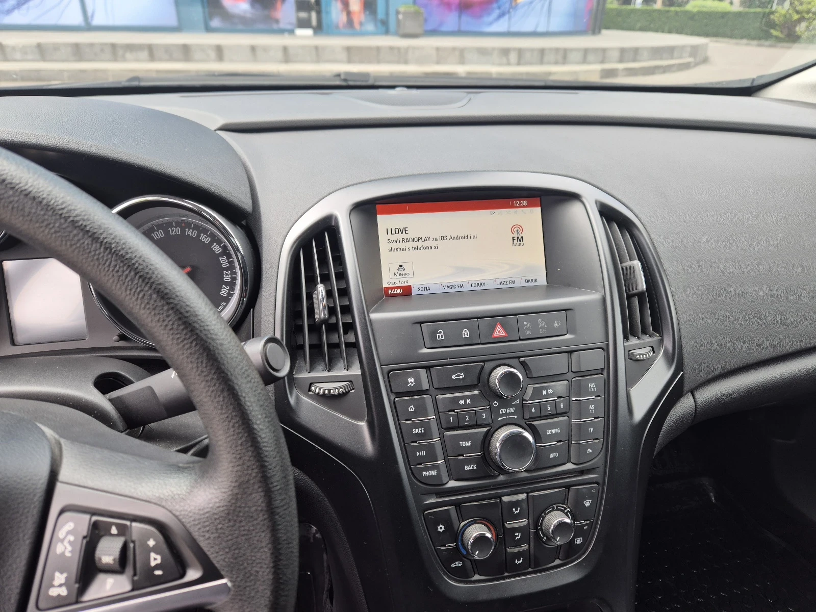 Opel Astra J 1.6 ГАЗ нова от България, снимка 10 - Автомобили и джипове - 54556526