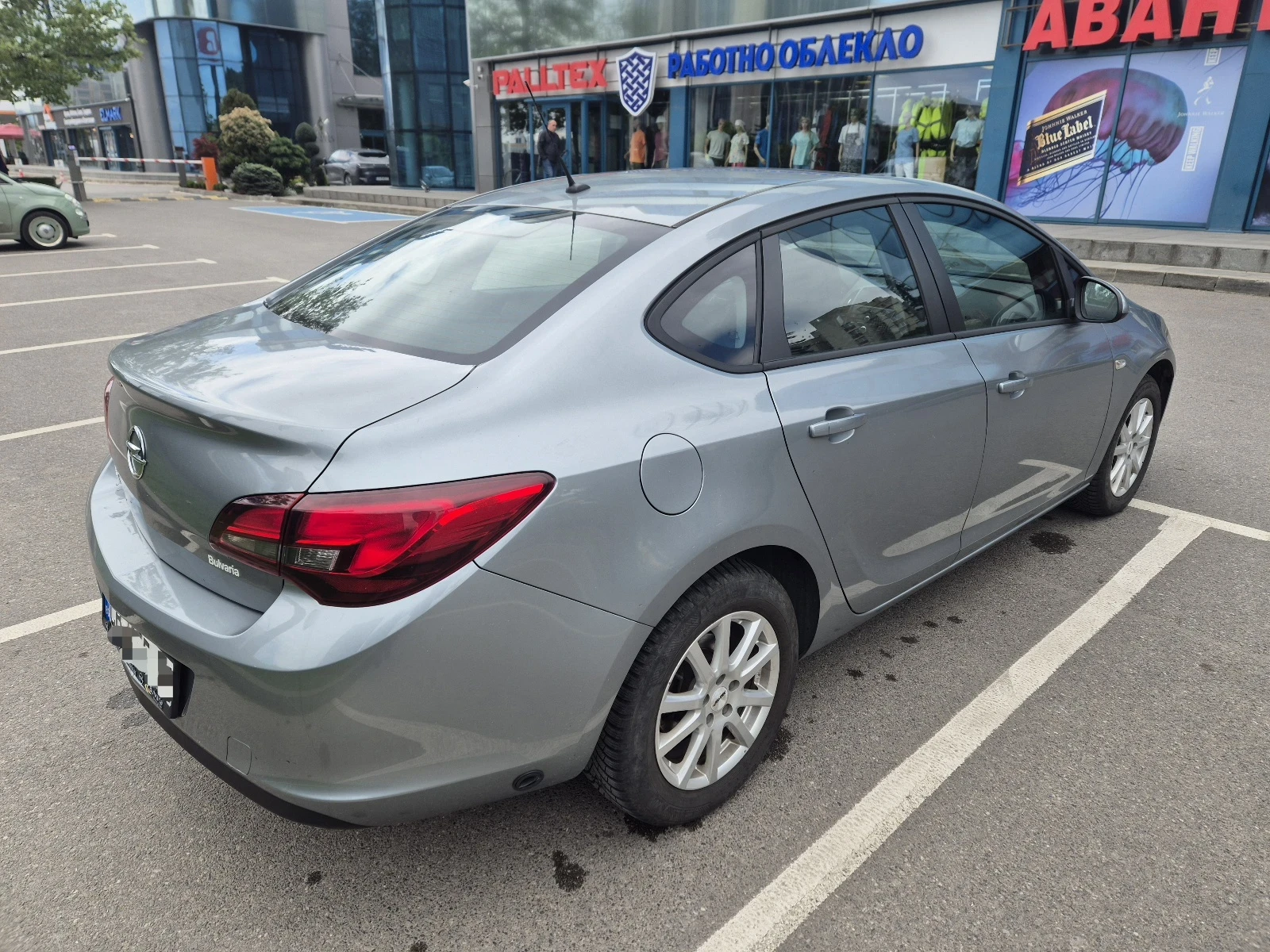 Opel Astra J 1.6 ГАЗ нова от България, снимка 4 - Автомобили и джипове - 54556526