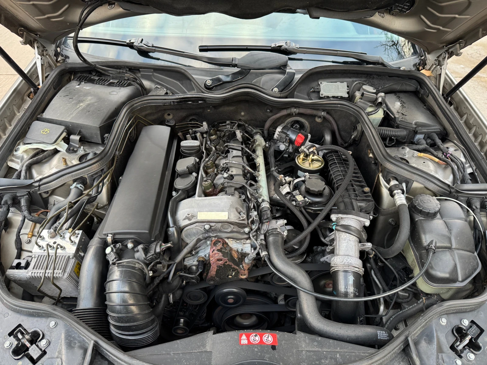 Mercedes-Benz E 220 2.2 CDI, снимка 15 - Автомобили и джипове - 54665364