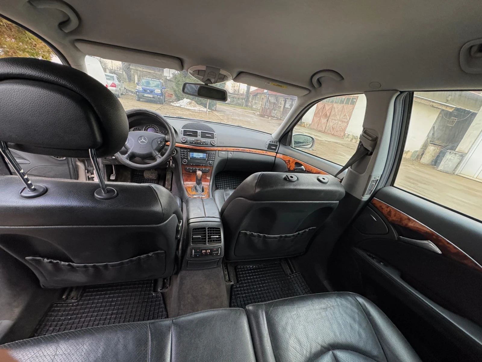 Mercedes-Benz E 220 2.2 CDI, снимка 13 - Автомобили и джипове - 54665364