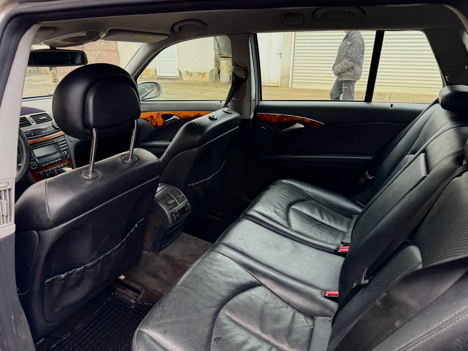 Mercedes-Benz E 220 2.2 CDI, снимка 11 - Автомобили и джипове - 54665364