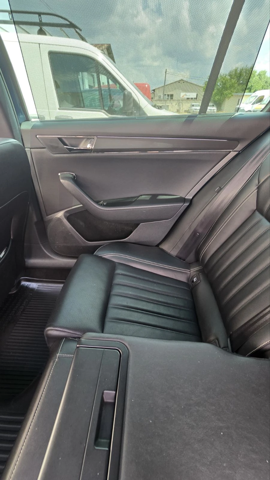 Skoda Superb 2.0 TDI, снимка 12 - Автомобили и джипове - 55078452