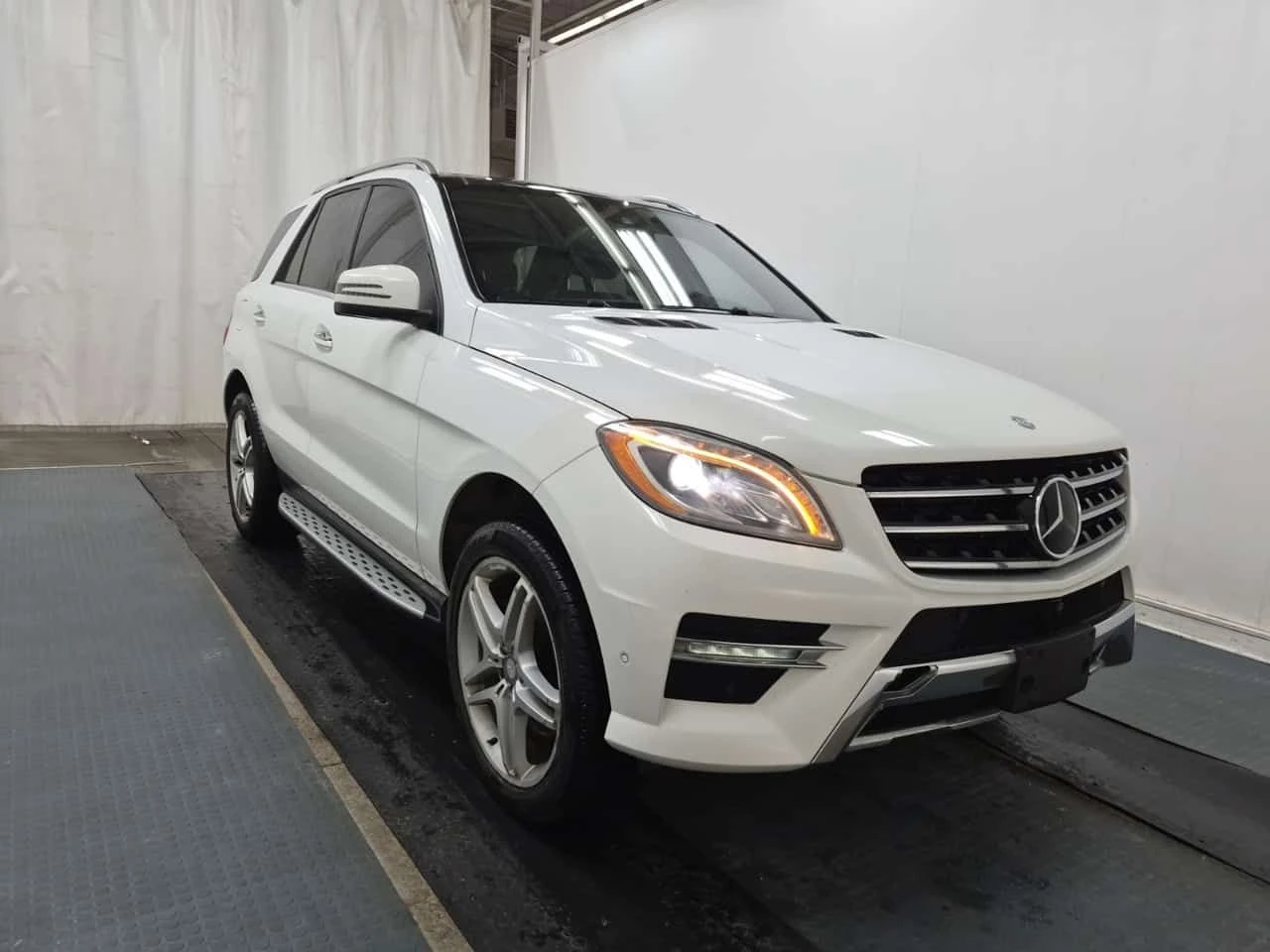 Mercedes-Benz ML 550  ОБДУХВАНЕ / 360 / ДИСТРОНИК / ЦЕНА ДО БЪЛГАРИЯ, снимка 2 - Автомобили и джипове - 55445490