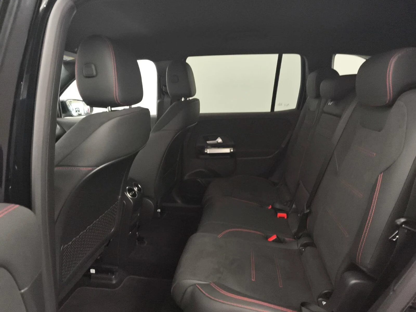 Mercedes-Benz EQB 350 / FACELIFT / AMG / 4-MATIC / LED / CAMERA / , снимка 15 - Автомобили и джипове - 55734894