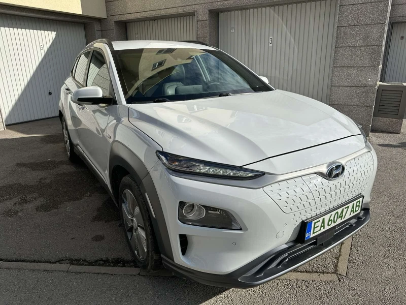 Hyundai Kona PREMIUM 64KWh FULL ASSIST/HEADUP/DISSTR/SOH100, снимка 2 - Автомобили и джипове - 48798750