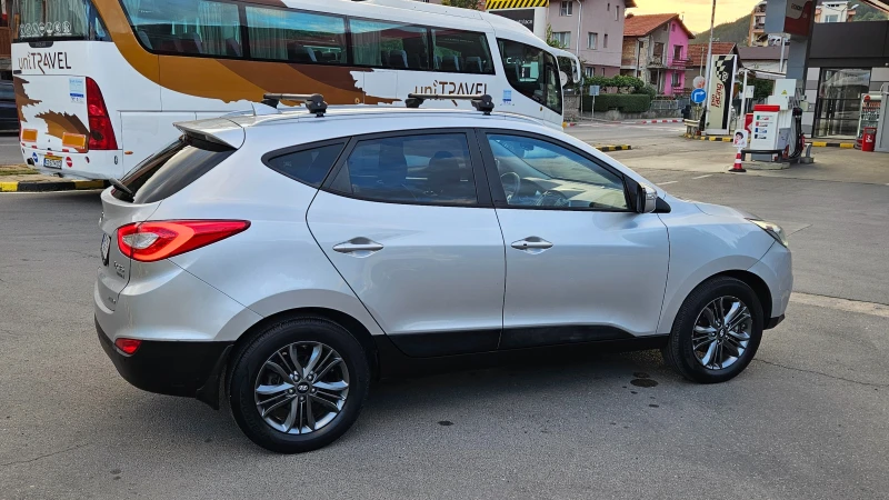 Hyundai IX35 2.0 Crdi AVTOMAT/4X4/KOJA/NAVIG/FACELIFT, снимка 6 - Автомобили и джипове - 51754314