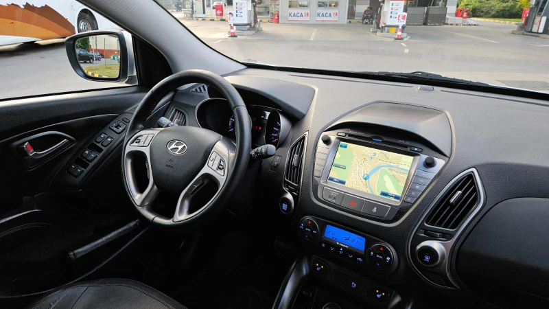 Hyundai IX35 2.0 Crdi AVTOMAT/4X4/KOJA/NAVIG/FACELIFT, снимка 10 - Автомобили и джипове - 51754314