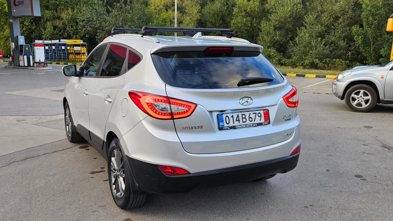 Hyundai IX35 2.0 Crdi AVTOMAT/4X4/KOJA/NAVIG/FACELIFT, снимка 4 - Автомобили и джипове - 51754314