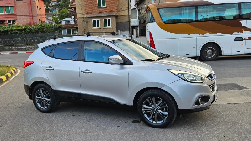 Hyundai IX35 2.0 Crdi AVTOMAT/4X4/KOJA/NAVIG/FACELIFT, снимка 7 - Автомобили и джипове - 51754314