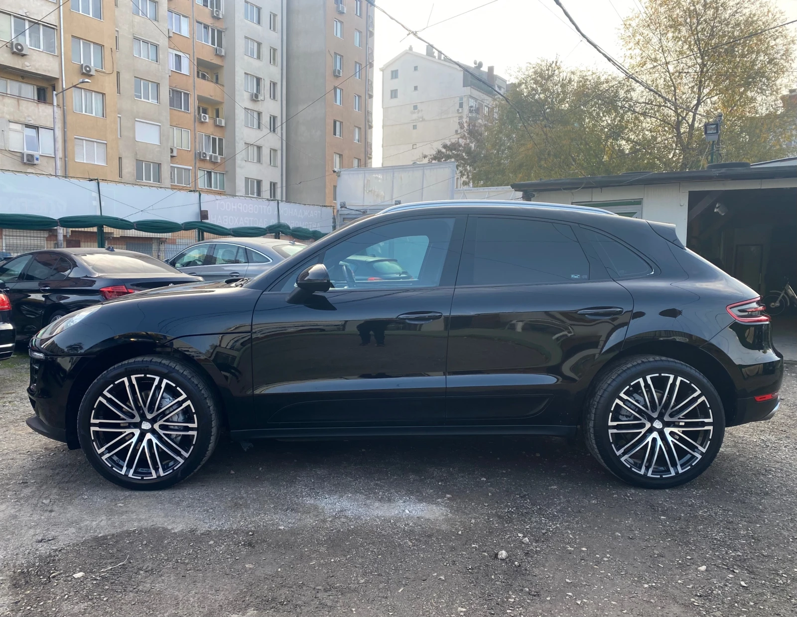 Porsche Macan = ГОТОВ ЛИЗИНГ= KEYLESS GO= ПАНОРАМА= ОБДУХВАНЕ= F - изображение 2