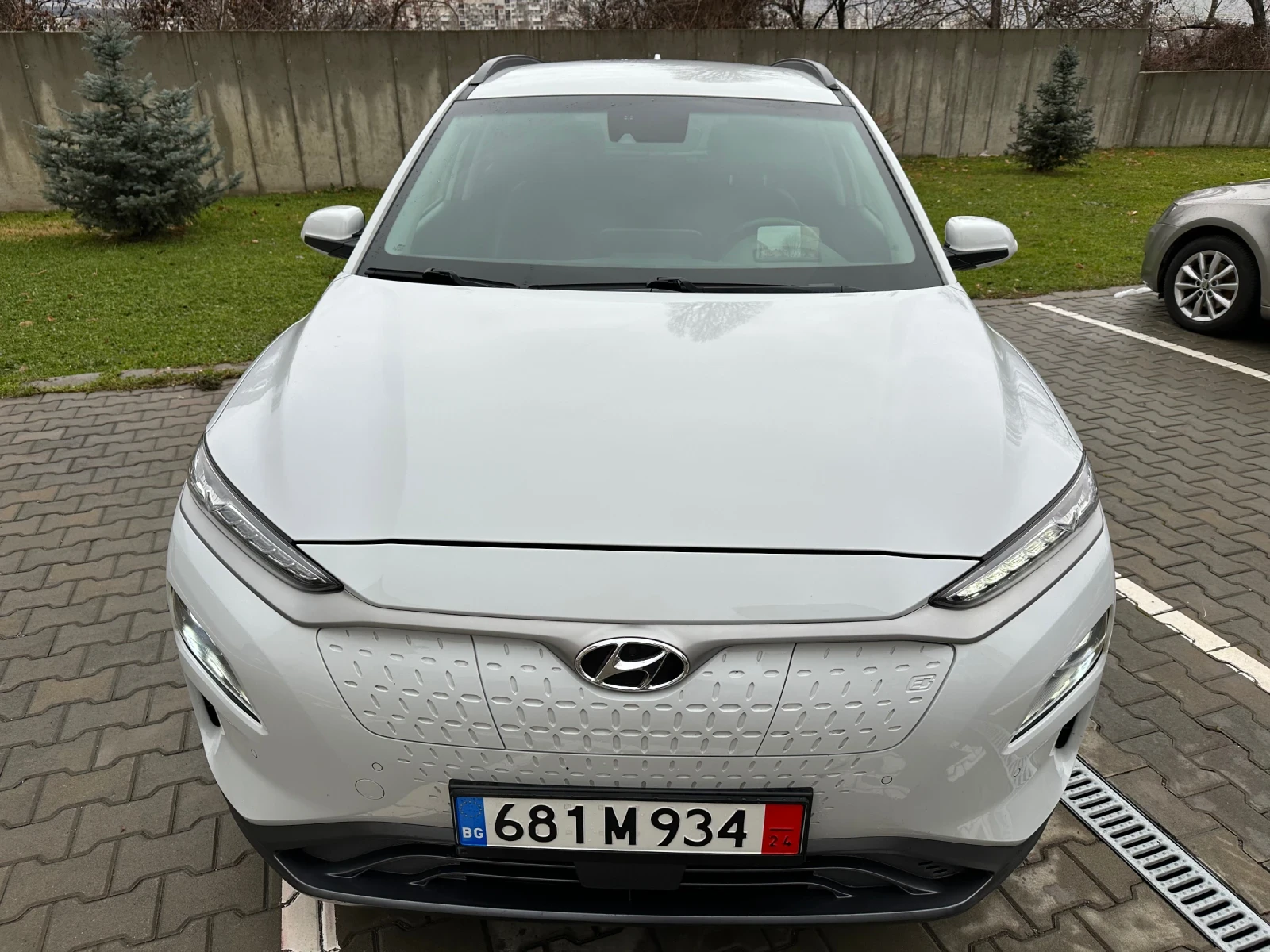 Hyundai Kona PREMIUM 64KWh FULL ASSIST/HEADUP/DISSTR/KRELL - изображение 3