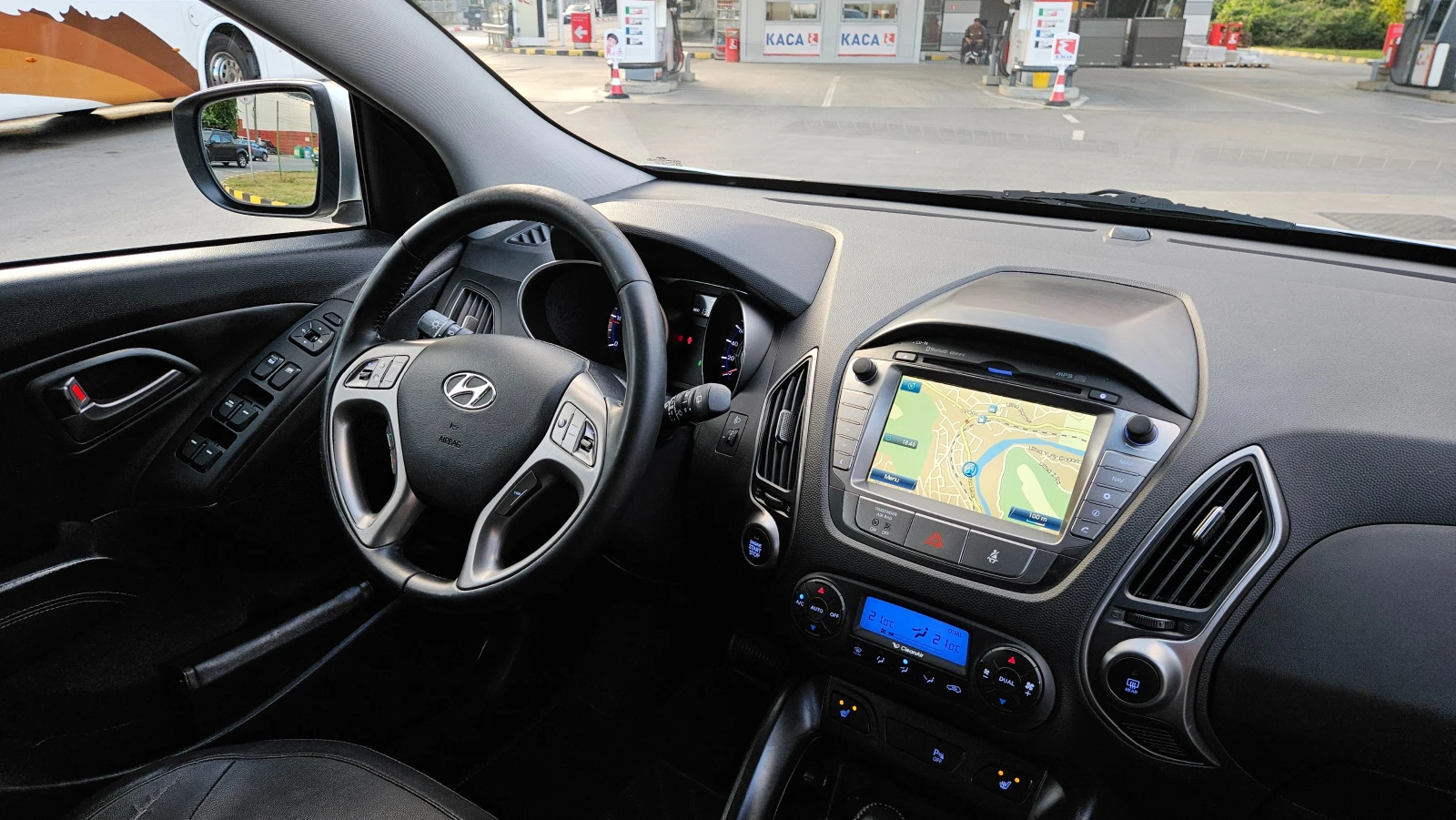 Hyundai IX35 2.0 Crdi AVTOMAT/4X4/KOJA/NAVIG/FACELIFT - изображение 10