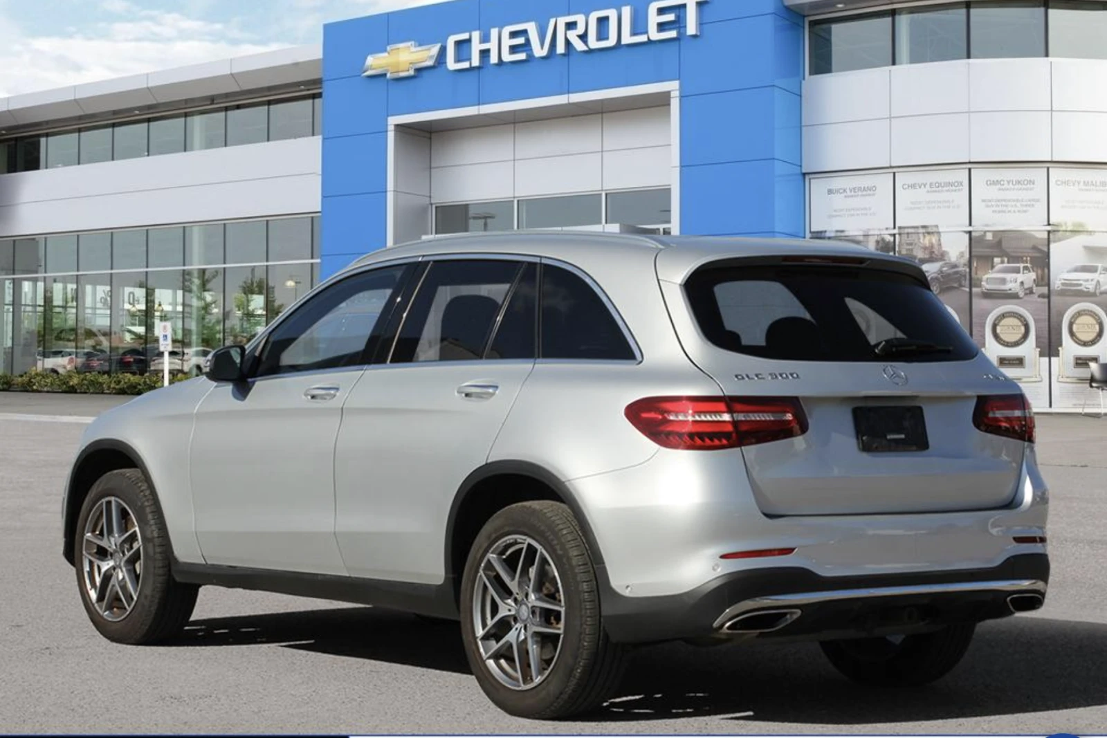 Mercedes-Benz GLC 300 4MATIC* CARFAX* AВТОЛИЗИНГ - изображение 4