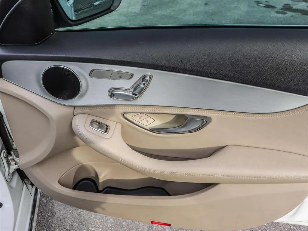 Mercedes-Benz C 300 * CARFAX * ЦЕНА ДО БГ, снимка 16 - Автомобили и джипове - 53801325