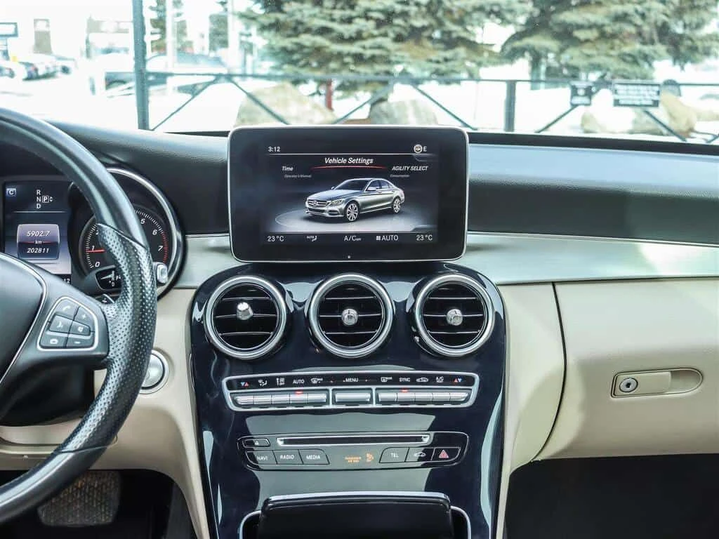 Mercedes-Benz C 300 * CARFAX * ЦЕНА ДО БГ, снимка 11 - Автомобили и джипове - 53801325