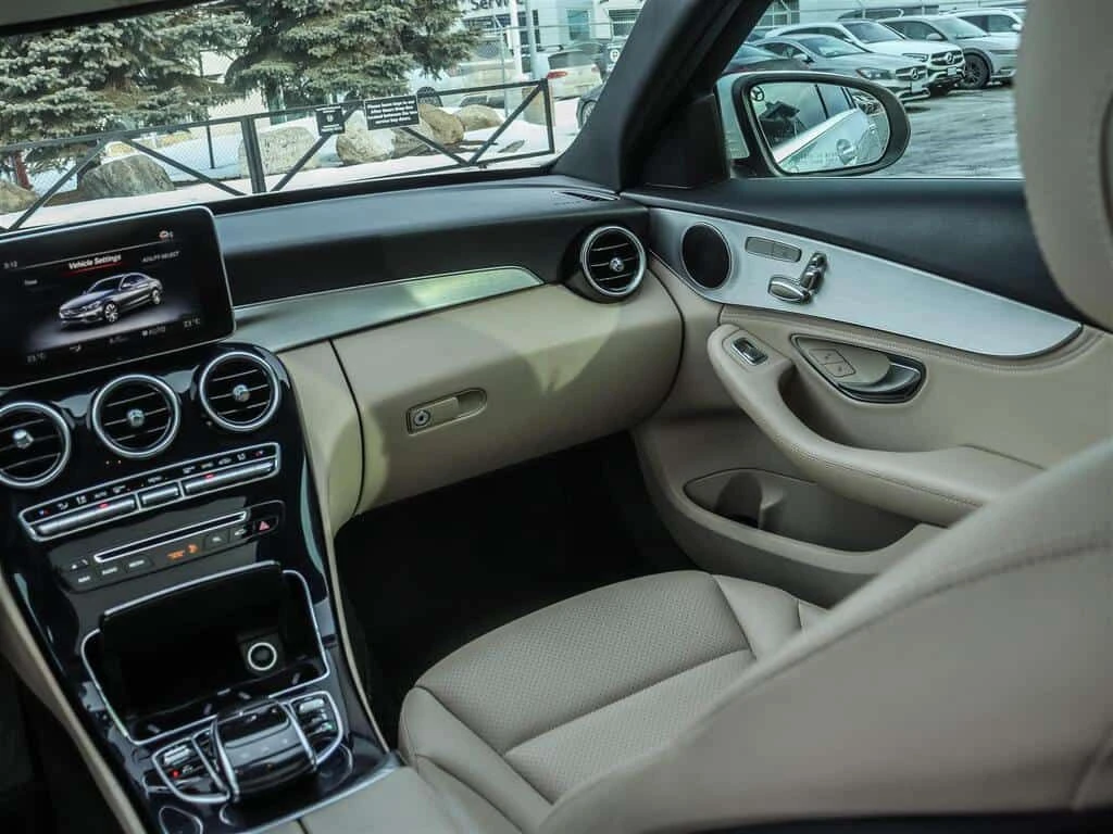 Mercedes-Benz C 300 * CARFAX * ЦЕНА ДО БГ, снимка 14 - Автомобили и джипове - 53801325