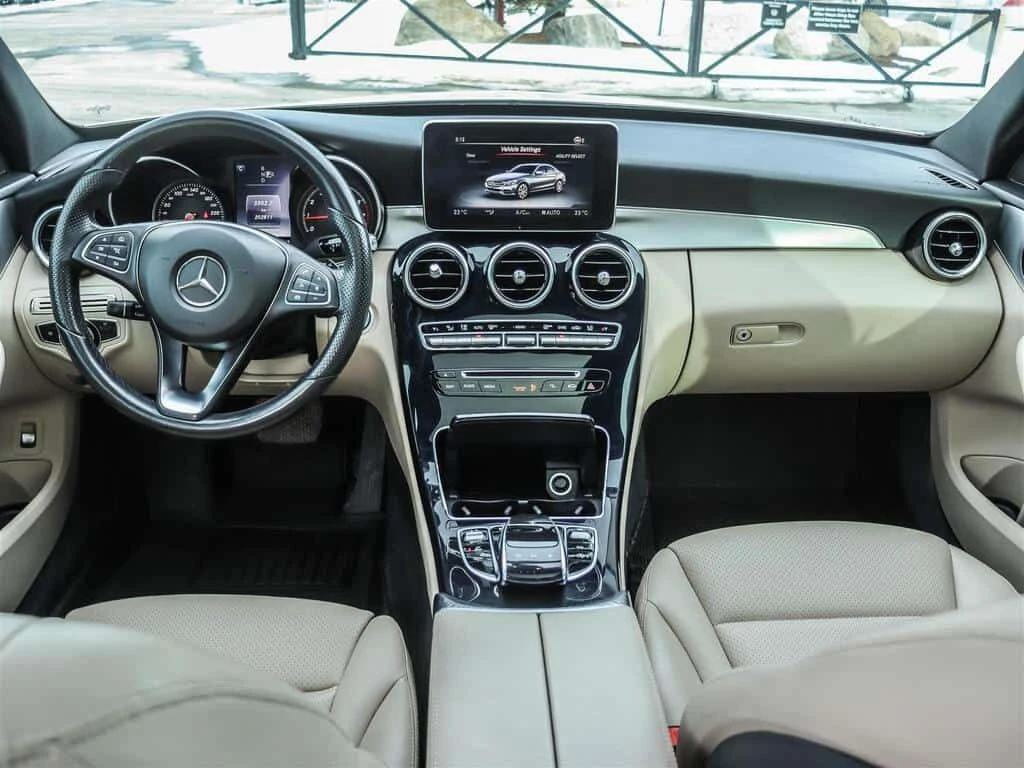 Mercedes-Benz C 300 * CARFAX * ЦЕНА ДО БГ, снимка 13 - Автомобили и джипове - 53801325