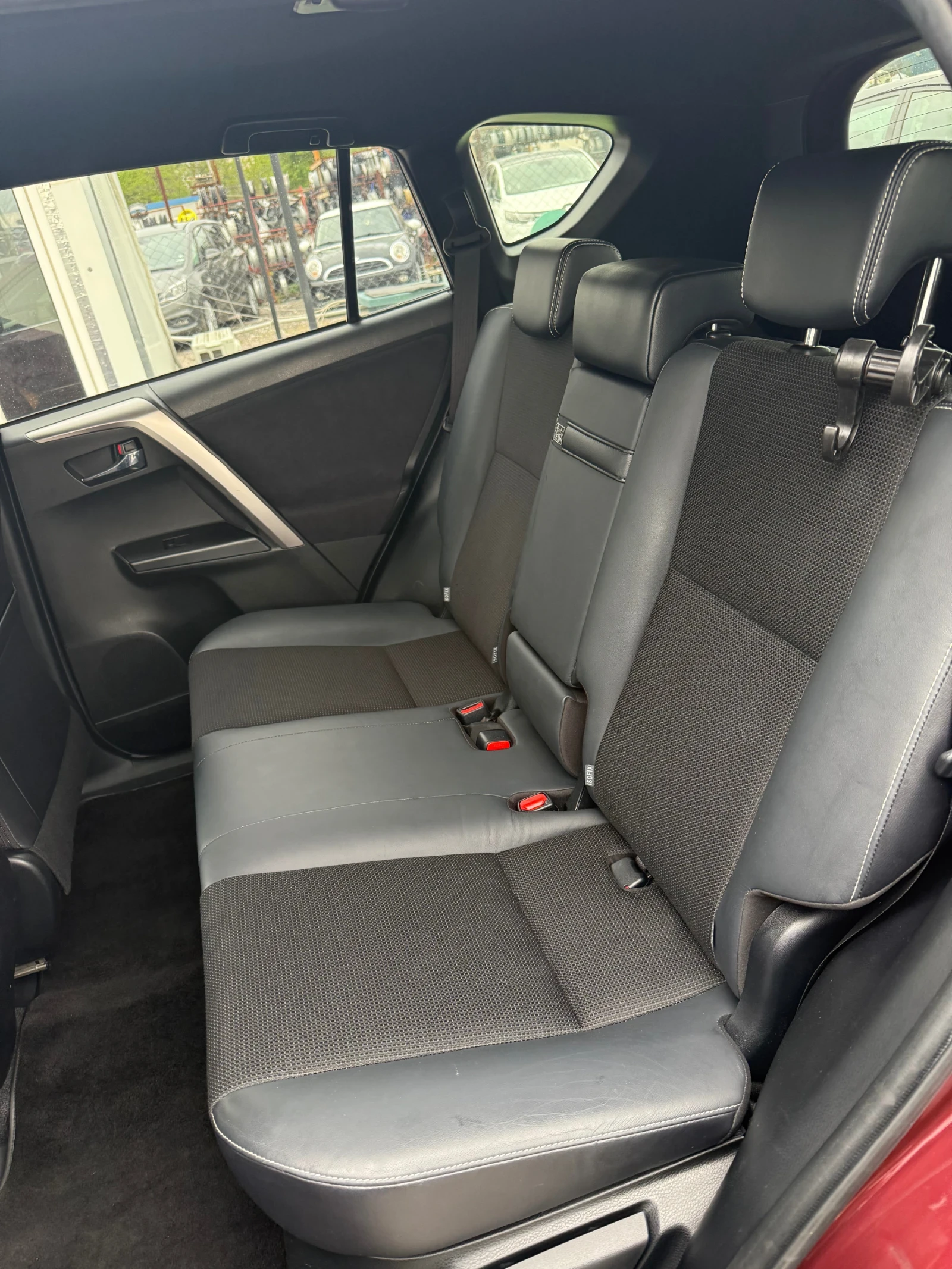Toyota Rav4 2.5i 197к.с Hybrid Executive Premium 103600км, снимка 11 - Автомобили и джипове - 54468103