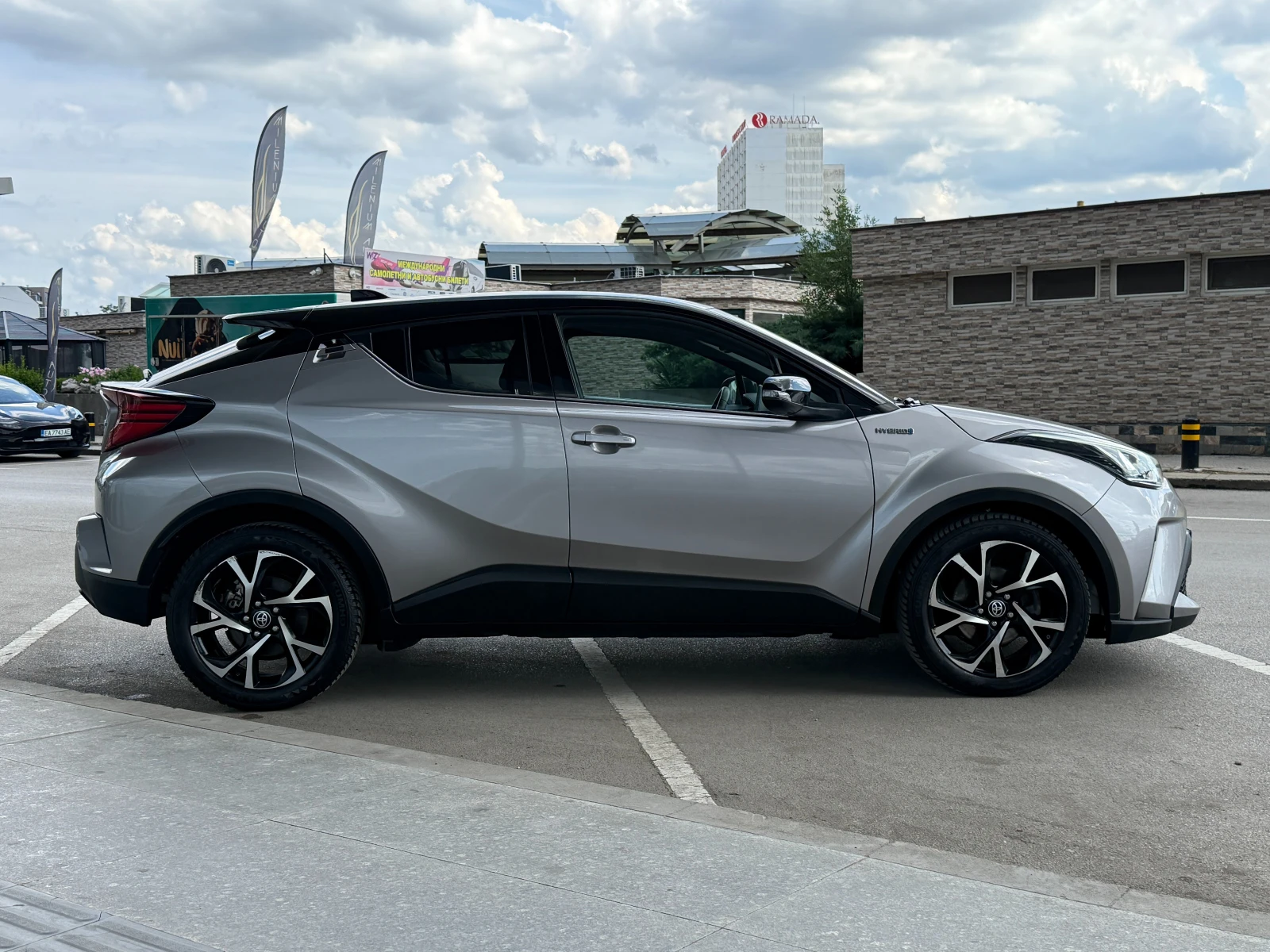 Toyota C-HR 6 МЕСЕЦА ГАРАНЦИЯ/1.8 Hybrid 122к.с. Facelift LED, снимка 6 - Автомобили и джипове - 54884345