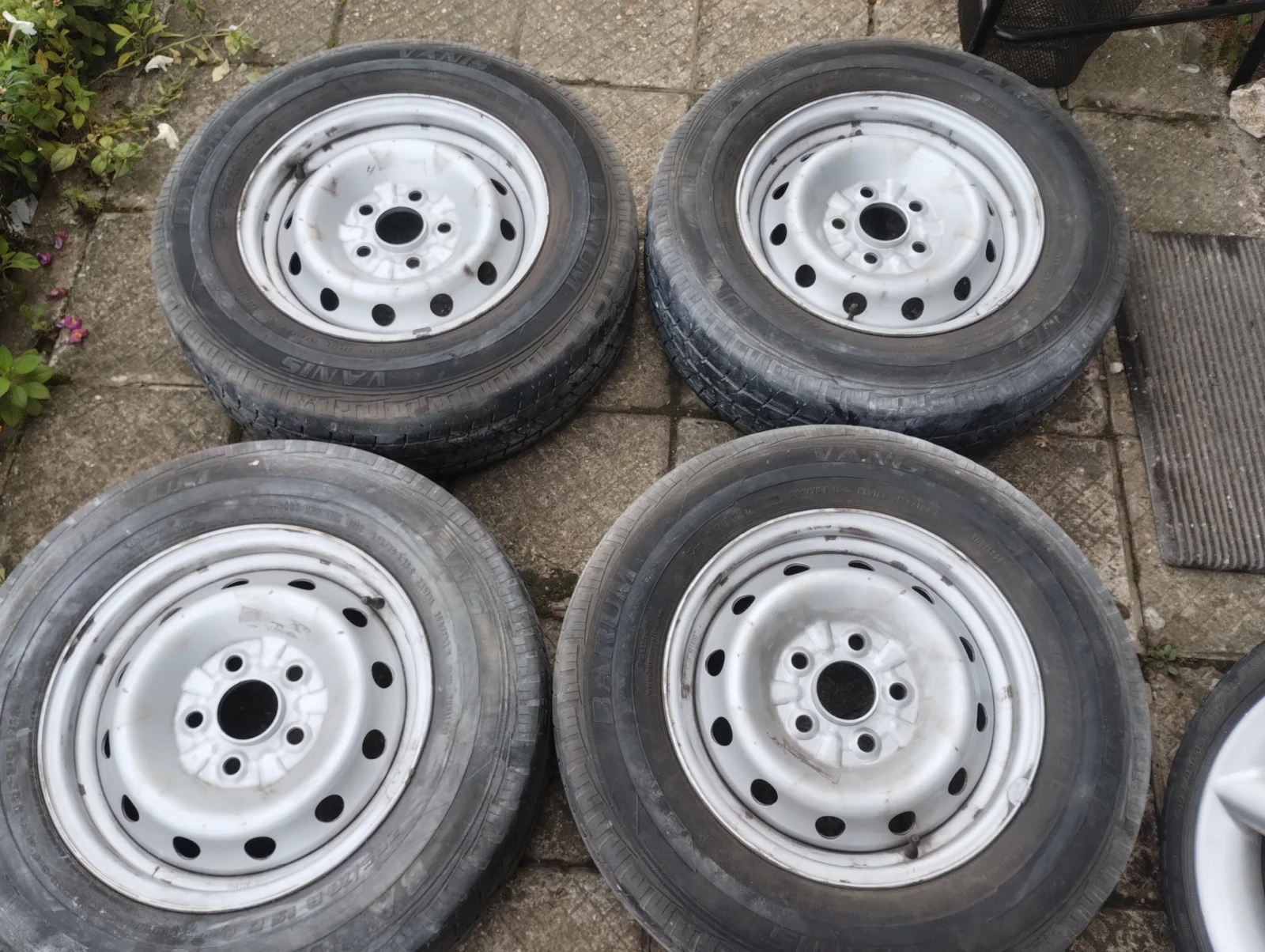 Гуми с джанти Barum 205/70R15