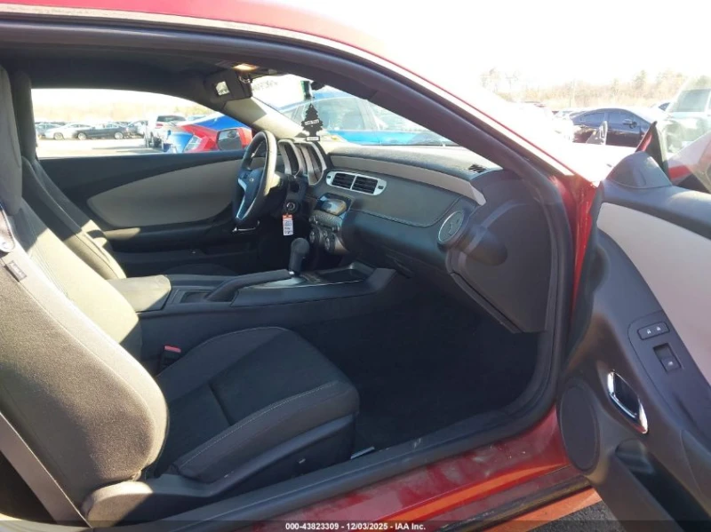 Chevrolet Camaro 3.6L V-6 DI, DOHC, VVT, 323HP Rear Wheel Drive, снимка 10 - Автомобили и джипове - 53054277