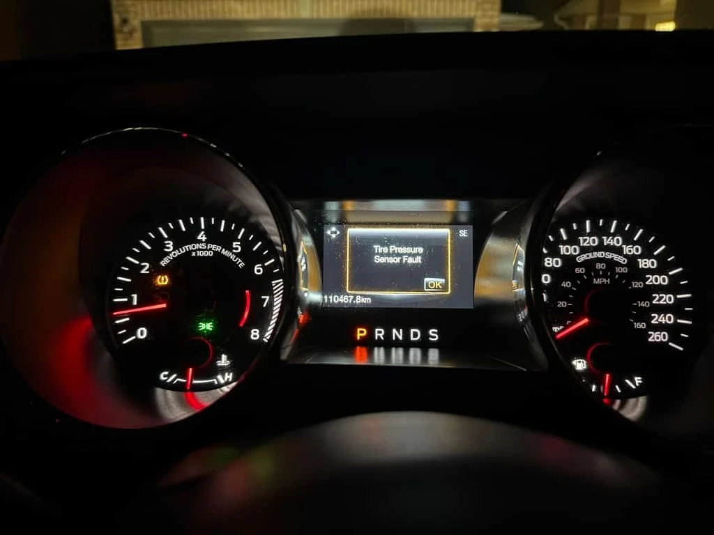 Ford Mustang * 2dr Conv GT Premium * CARFAX *  - изображение 6