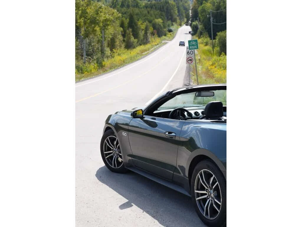 Ford Mustang * 2dr Conv GT Premium * CARFAX *  - изображение 2