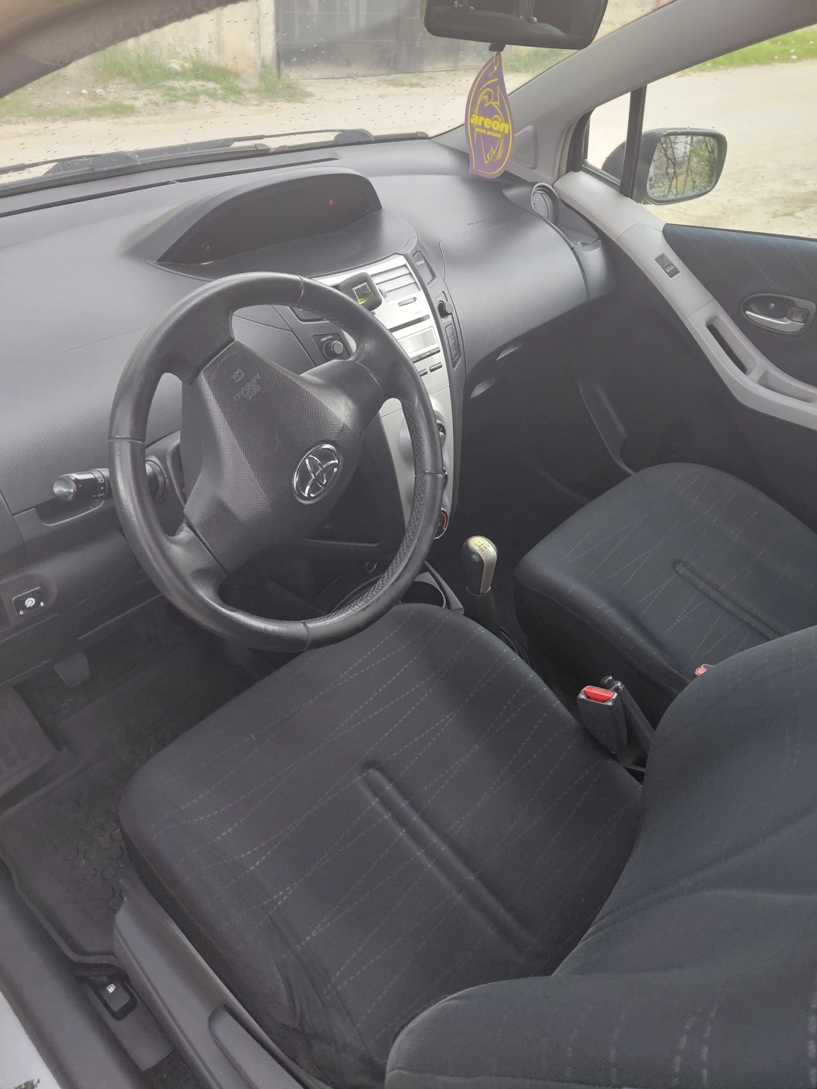 Toyota Yaris, снимка 4 - Автомобили и джипове - 54257534