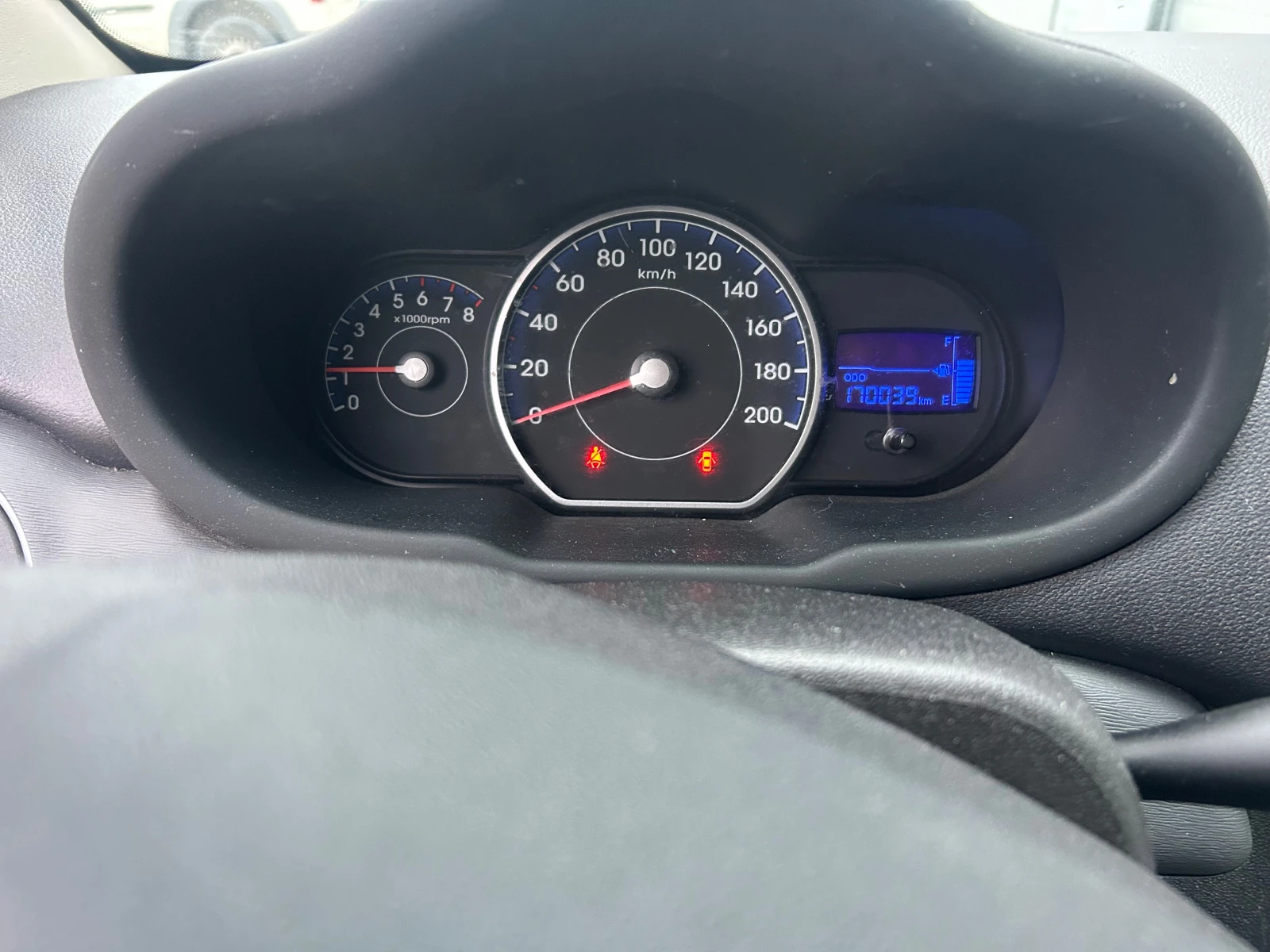 Hyundai I10 Бензин и фабрична газ, снимка 10 - Автомобили и джипове - 54373982