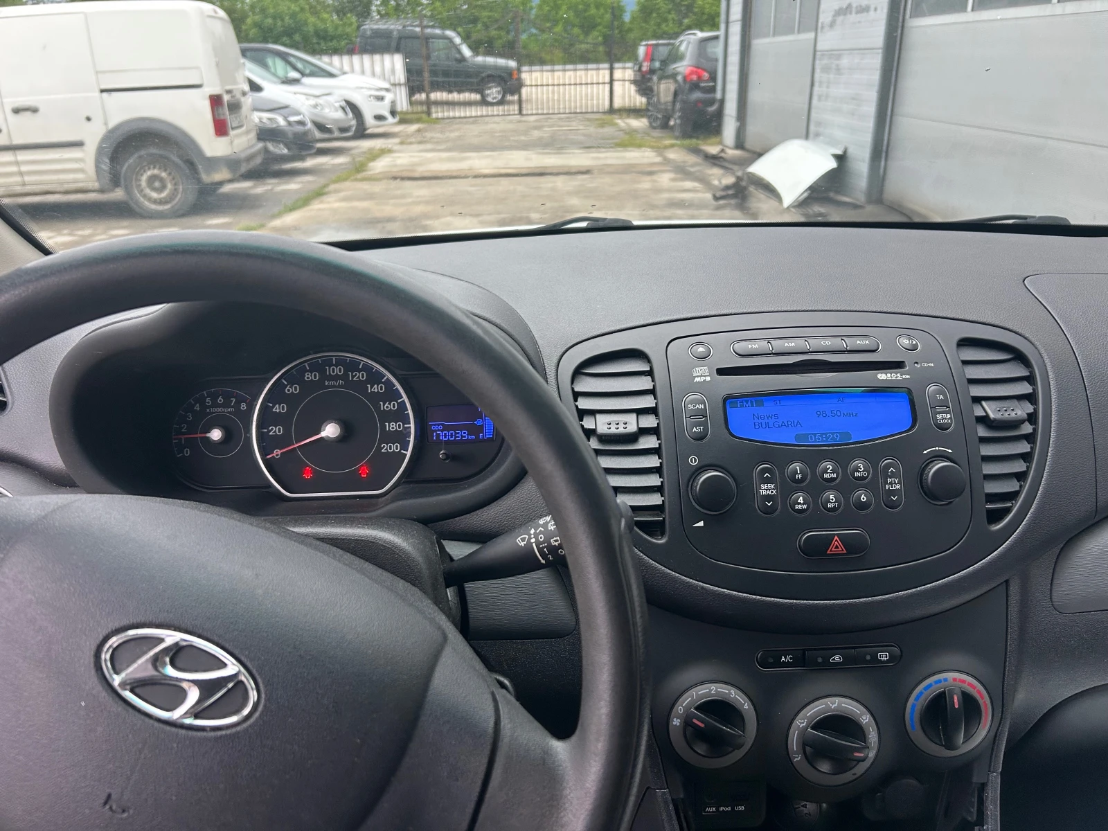 Hyundai I10 Бензин и фабрична газ, снимка 11 - Автомобили и джипове - 54373982