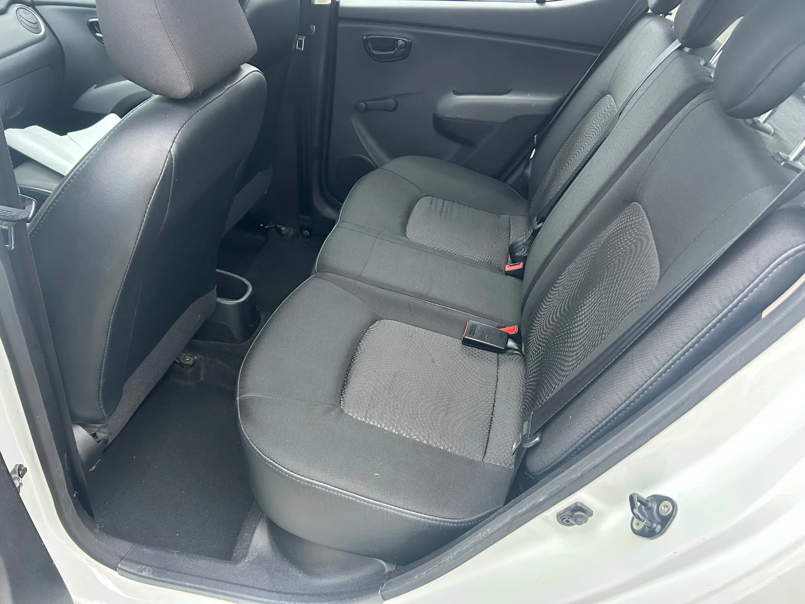 Hyundai I10 Бензин и фабрична газ, снимка 8 - Автомобили и джипове - 54373982