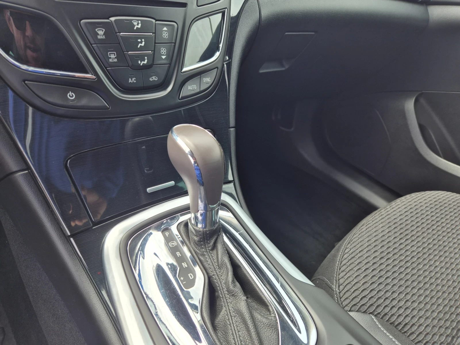 Opel Insignia 2.0 CDTI, снимка 14 - Автомобили и джипове - 54637419