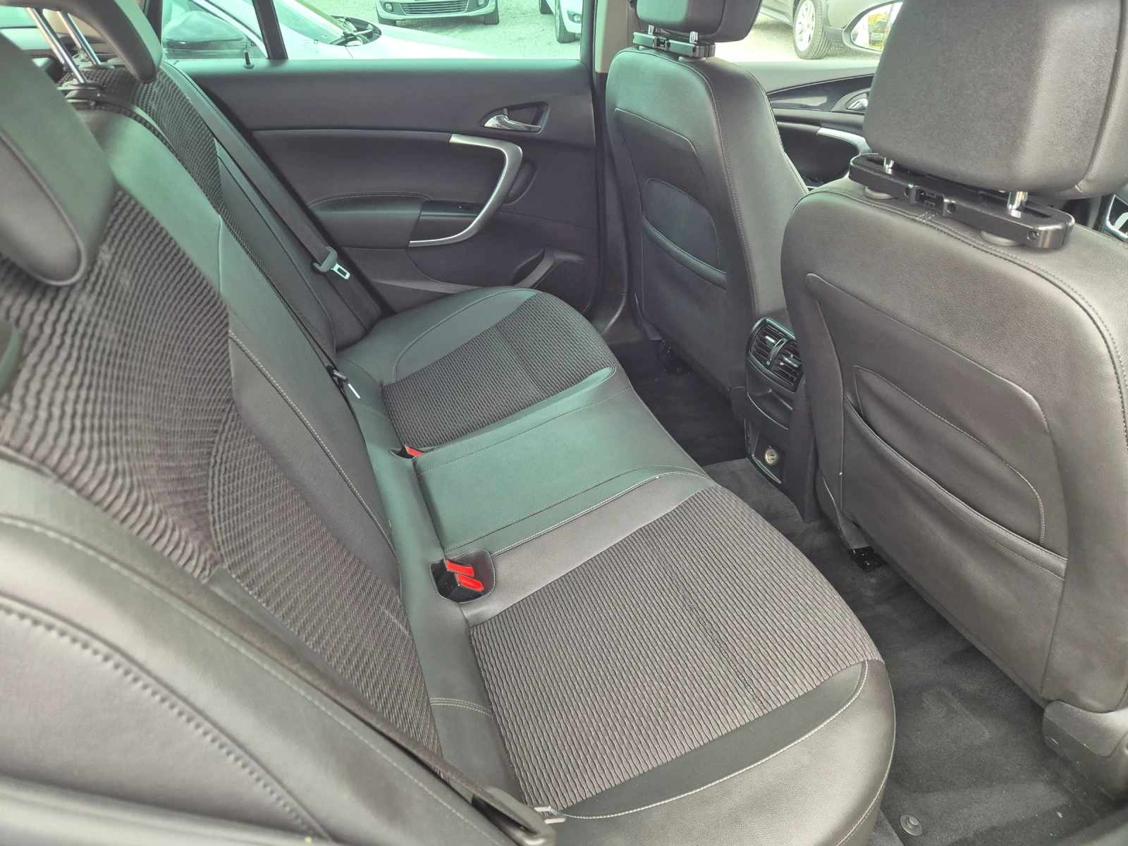 Opel Insignia 2.0 CDTI, снимка 9 - Автомобили и джипове - 54637419
