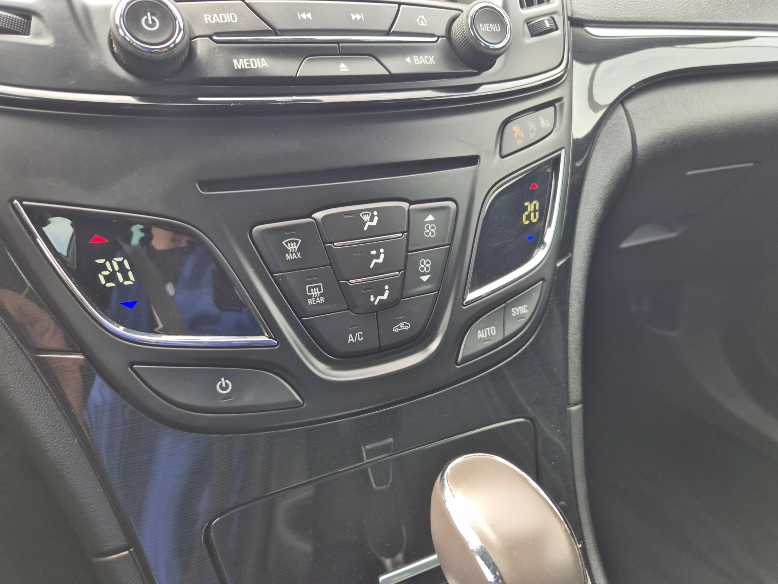 Opel Insignia 2.0 CDTI, снимка 12 - Автомобили и джипове - 54637419