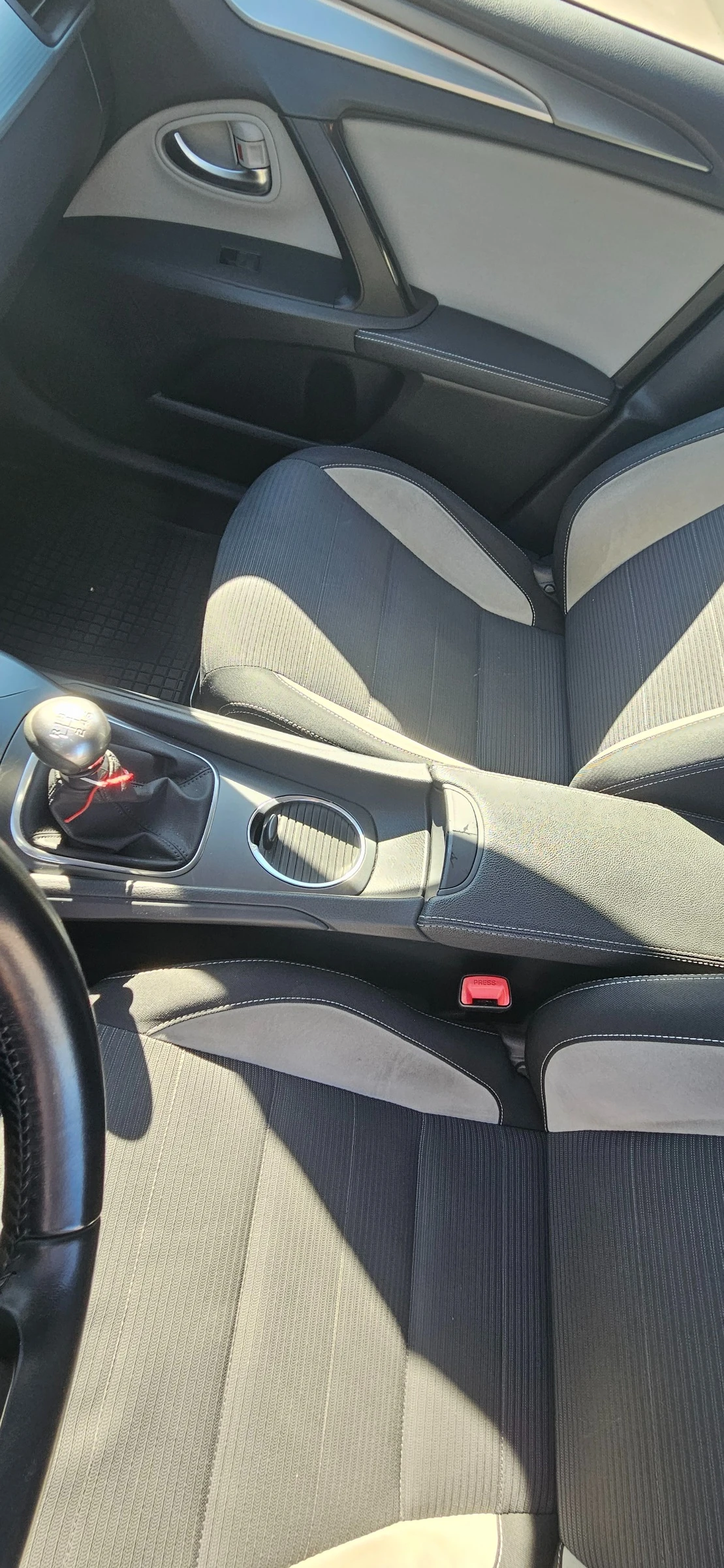 Toyota Avensis | Mobile.bg � ����������� 8